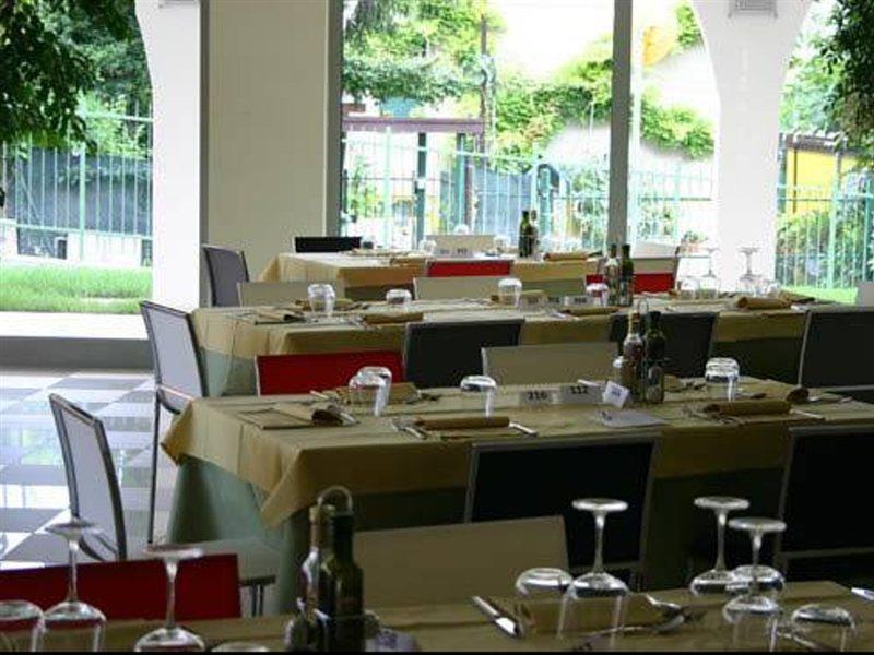里乌斯酒店 佩斯基耶拉德加达 外观 照片